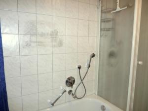 Phòng tắm tại Ferienwohnung am Wald Dörlinbach