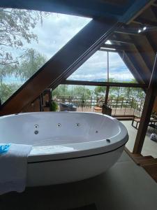 Billede fra billedgalleriet på Refúgio na Rocha - Chalé i Palhoça