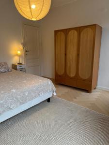 En eller flere senge i et værelse på Huyze Elise + 3 billeder