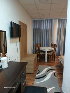 Et tv og/eller underholdning på Eni Rooms