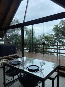 En balkon eller terrasse på Refúgio na Rocha - Chalé