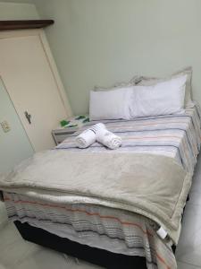 En eller flere senge i et værelse på Quarto Privado Brusque