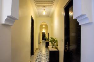 TV a/nebo společenská místnost v ubytování Auberge Prince + 25 fotografií