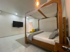 En eller flere senge i et værelse på Hotel FIrdou + 35 billeder