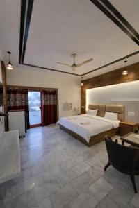 Parakh photo 7
