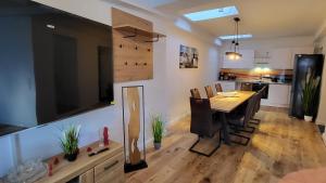 a dining room and kitchen with a table and chairs at Ankerplatz in Travemünde