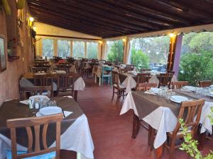 En restaurant eller et andet spisested på Agriturismo Agrisole + 200 billeder