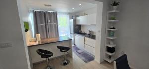 Nhà bếp/bếp nhỏ tại kuća za stanovanje ,cijeli prostor