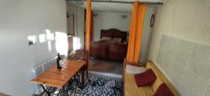 a room with a bedroom with a table and a bed at Studio La Cheneraie in Bargemon
