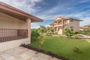 En have udenfor River Bank Jungle Resort, Chitwan