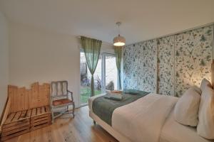 En eller flere senge i et værelse på 3p - 70m2 CAPUCINE au calme avec jardins