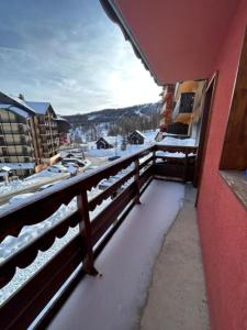 En generel udsigt til bjerge eller udsigt til bjerge taget fra lejligheden