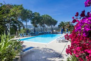The swimming pool at or close to Il Porto trilocale nr.7