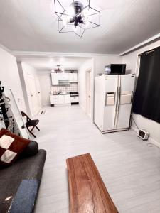 Nhà bếp/bếp nhỏ tại Private Family Home 3