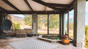 En generel udsigt til bjerge eller udsigt til bjerge taget fra feriegården