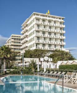 The swimming pool at or close to Hotel Abner's