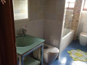 a bathroom with a sink and a toilet and a tub at Casa de piedra en Muga de Alba in Muga de Alba