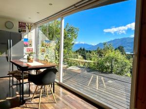 En generel udsigt til bjerge eller udsigt til bjerge taget fra feriehuset