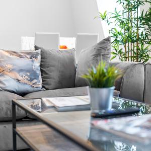 a living room with a couch and a coffee table at Modern Two Bed Apartment - Netflix - Balcony - Parking - 5MC in Birmingham +25 photos
