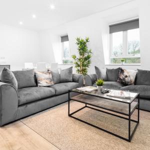 a living room with a couch and a coffee table at Modern Two Bed Apartment - Netflix - Balcony - Parking - 5MC in Birmingham