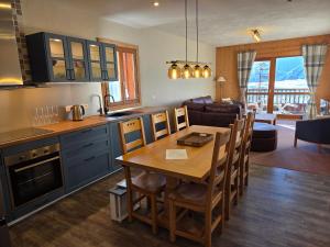 Nhà bếp/bếp nhỏ tại Chalet Matsuzaka - chambres d'hôtes de luxe