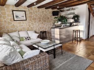 a living room with a couch and a table at Le Jardin des Oiseaux in Saint-Michel-sur-Loire