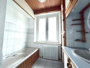 Et badeværelse på Bel appartement dans une ferme Vosgienne + 23 billeder