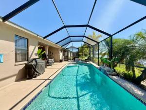 a swimming pool in a house with a glass ceiling at Loft à louer in Apollo Beach