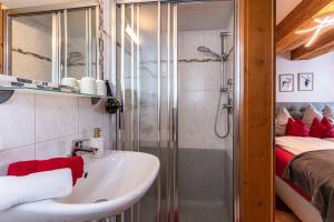 Et badeværelse på Der Bichlhof - Zell am See + 102 billeder