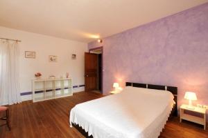 Giường trong phòng chung tại Mas grau