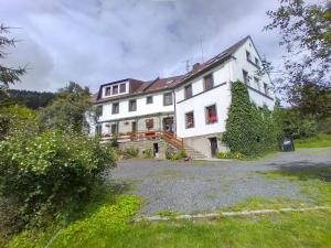 Tòa nhà nơi nhà khách tọa lạc