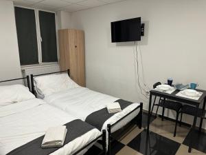 En eller flere senge i et værelse på K21 Accommodation