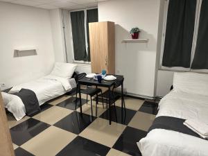 En eller flere senge i et værelse på K21 Accommodation