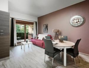 Ảnh trong thư viện ảnh của T2 moderne avec piscine, terrasse et parking privé ở Uzès