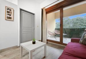 Ảnh trong thư viện ảnh của T2 moderne avec piscine, terrasse et parking privé ở Uzès