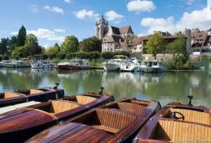 a group of boats are docked in the water at Gite Le Tamaris in Mantry