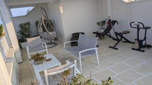 a living room with chairs and a gym at Casa Lu Salentu - Monolocale superior in Torre Lapillo