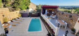 Swimmingpoolen hos eller tæt på La maison millesime