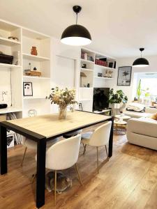 Fotografie z fotogalerie ubytování Cozy fully-equipped apartment in Charboniere v destinaci Charbonnières-les-Bains