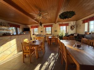 Nhà hàng/khu ăn uống khác tại Penzion Pod Třebouňákem +104 ảnh