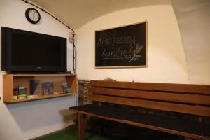 TV/trung tâm giải trí tại Apartmány Kunčice