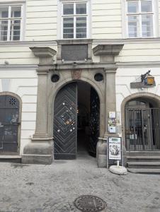 Mặt tiền/cổng chính của Stylish Old Town Apartment with Infrared Sauna