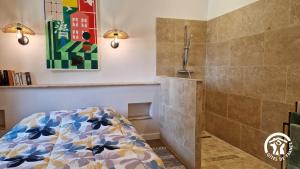 a bathroom with a shower with a chair in it at Le chinchilla in Gaillac