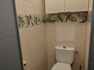 Koupelna v ubytování Appartement familial en centre-ville avec WiFi et animaux admis - FR-1-512-210