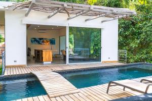 Swimmingpoolen hos eller tæt på Casa Bromelia