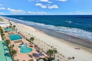 a beach with a swimming pool and the ocean at Daytona Beach Resort 533- Oceanfront Oasis in Daytona Beach