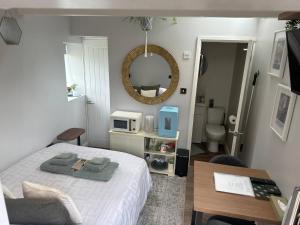 TV/trung tâm giải trí tại The idyllic Acorn Lodge