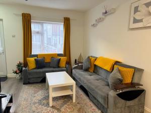 Et opholdsområde på Cosy Retreat Your Home Away + 15 billeder