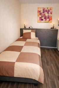 Postel nebo postele na pokoji v ubytování Chambre tout confort Saphir 1 à 3 P dans belle maison