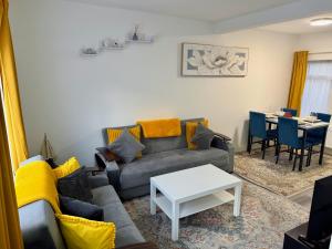 Et opholdsområde på Cosy Retreat Your Home Away